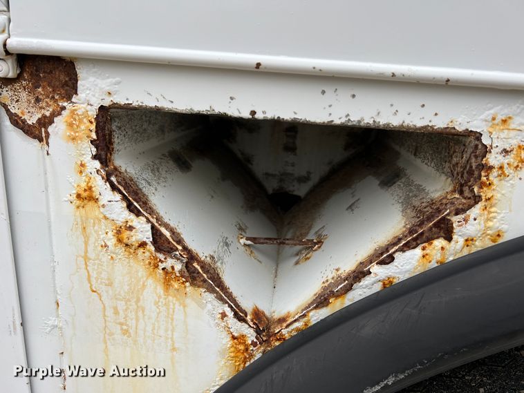 image for item JU9728 2002 Freightliner FL70  utility / service truck