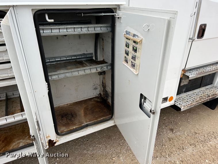 image for item JU9728 2002 Freightliner FL70  utility / service truck