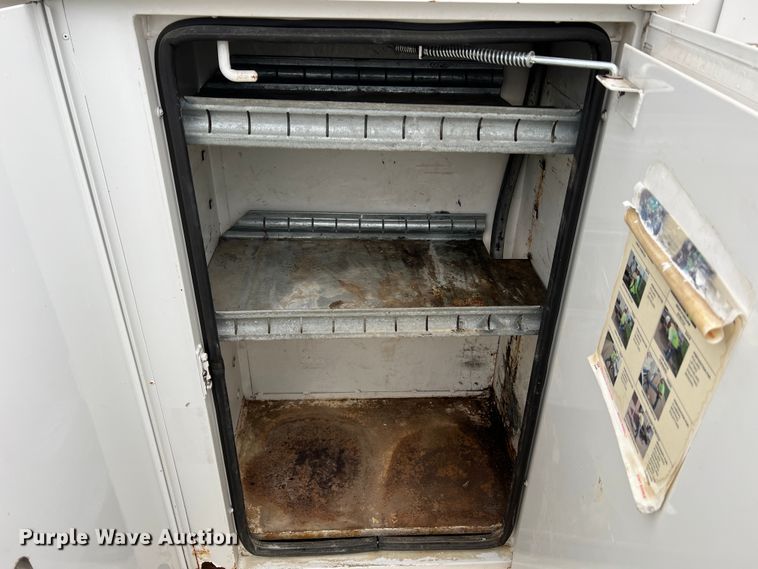 image for item JU9728 2002 Freightliner FL70  utility / service truck