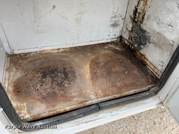 image for item JU9728 2002 Freightliner FL70  utility / service truck