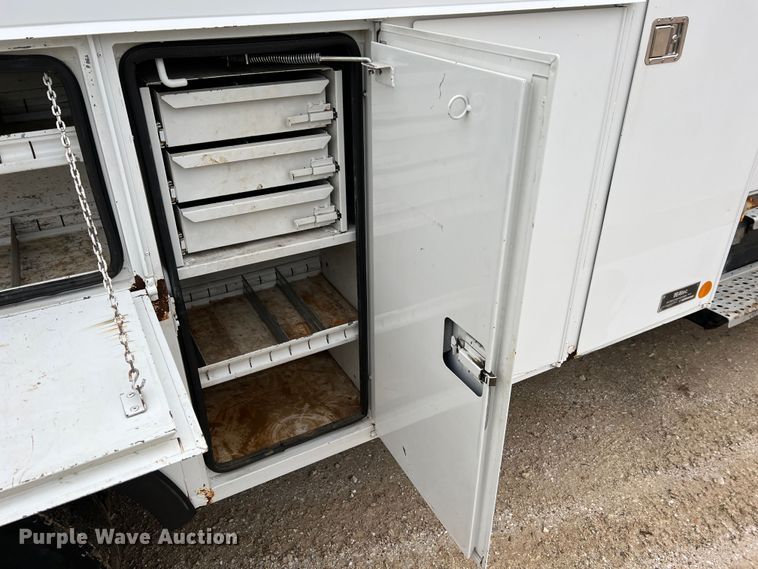 image for item JU9728 2002 Freightliner FL70  utility / service truck