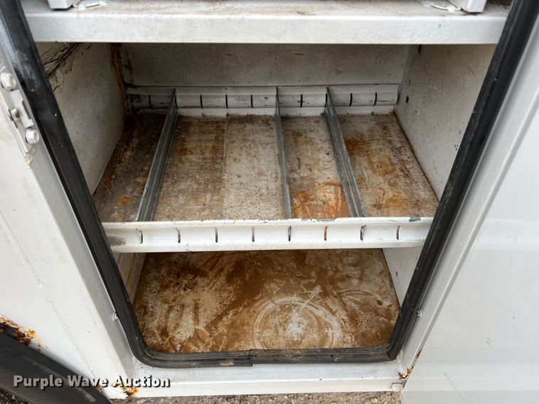 image for item JU9728 2002 Freightliner FL70  utility / service truck