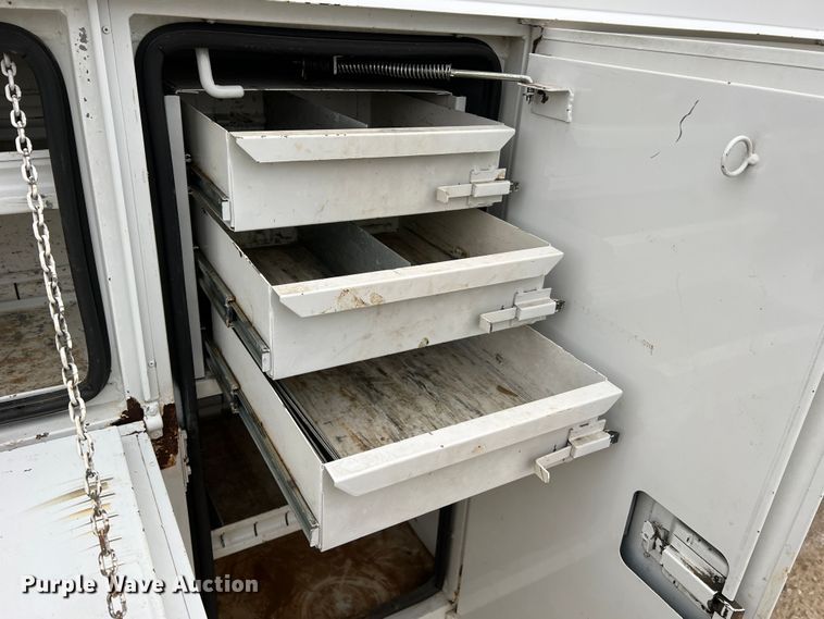 image for item JU9728 2002 Freightliner FL70  utility / service truck