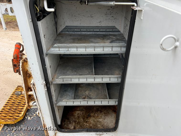 image for item JU9728 2002 Freightliner FL70  utility / service truck