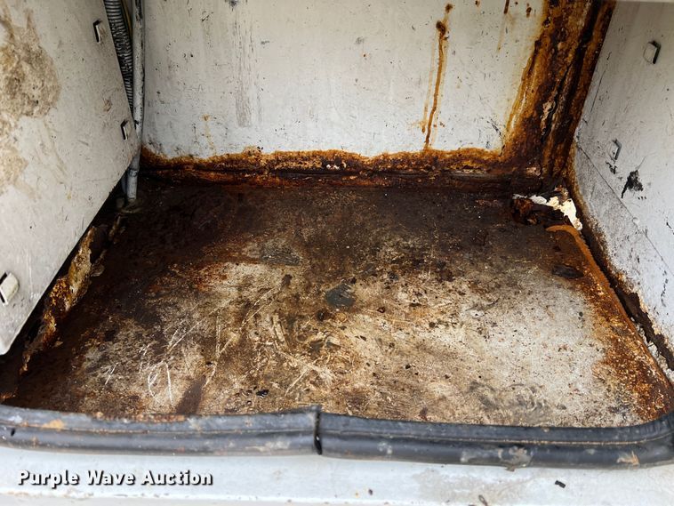 image for item JU9728 2002 Freightliner FL70  utility / service truck