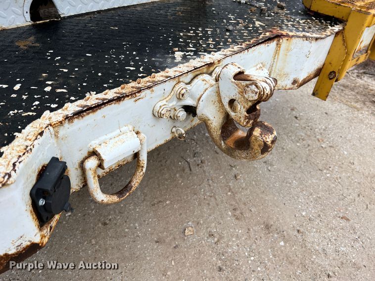 image for item JU9728 2002 Freightliner FL70  utility / service truck