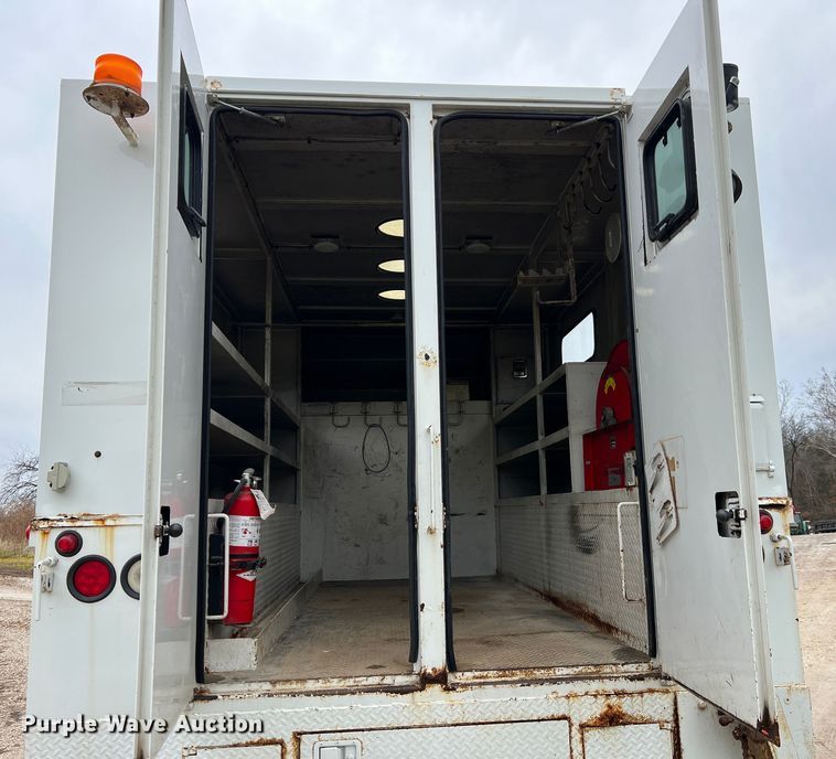 image for item JU9728 2002 Freightliner FL70  utility / service truck