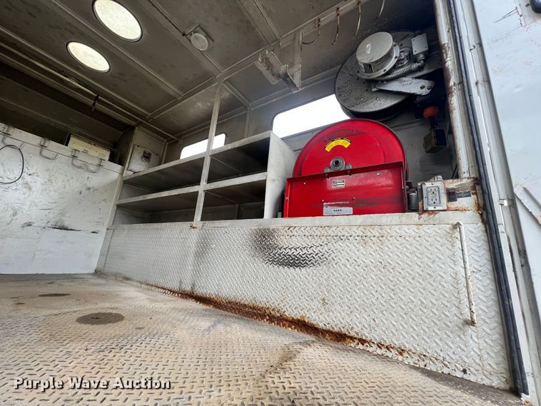 image for item JU9728 2002 Freightliner FL70  utility / service truck