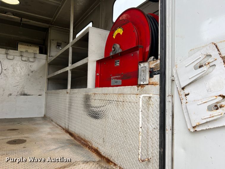 image for item JU9728 2002 Freightliner FL70  utility / service truck