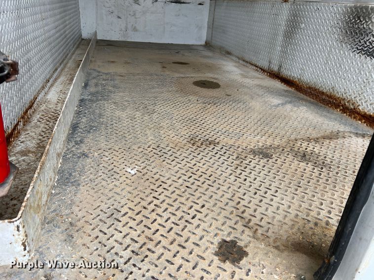 image for item JU9728 2002 Freightliner FL70  utility / service truck