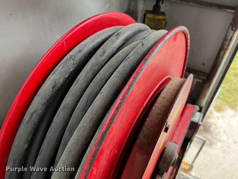 image for item JU9728 2002 Freightliner FL70  utility / service truck