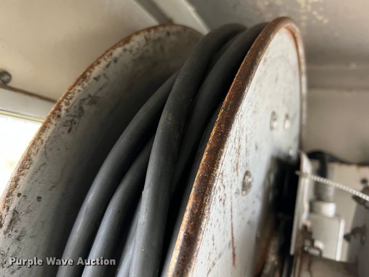 image for item JU9728 2002 Freightliner FL70  utility / service truck