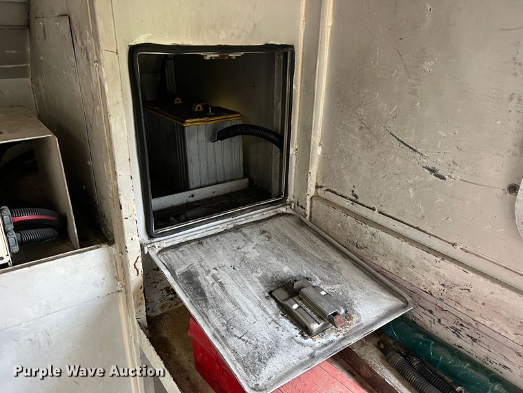 image for item JU9728 2002 Freightliner FL70  utility / service truck