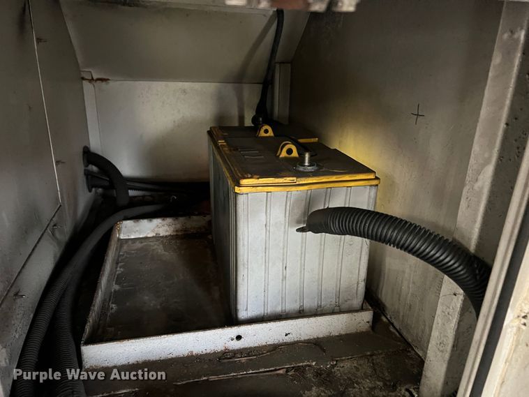 image for item JU9728 2002 Freightliner FL70  utility / service truck