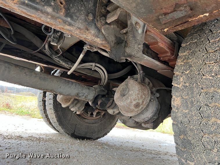 image for item JU9728 2002 Freightliner FL70  utility / service truck