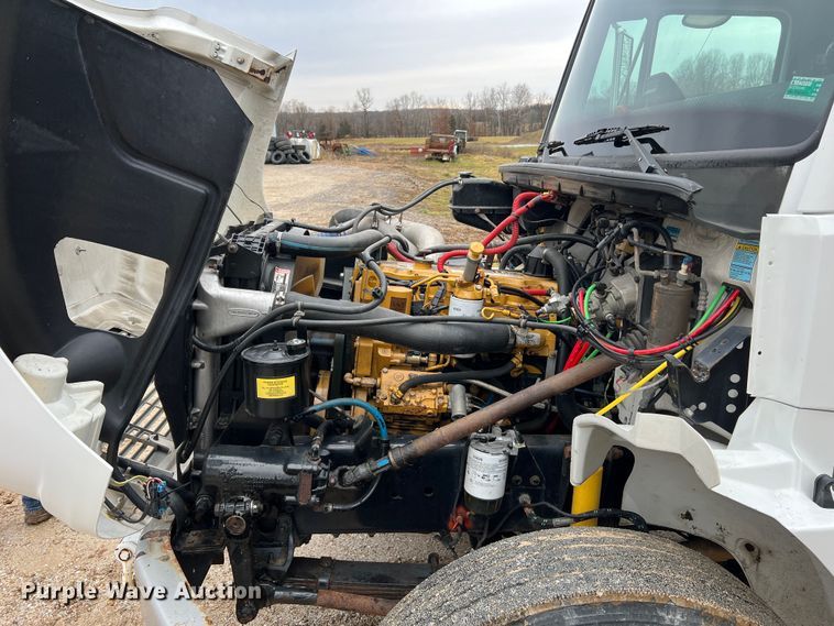 image for item JU9728 2002 Freightliner FL70  utility / service truck