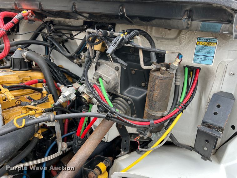 image for item JU9728 2002 Freightliner FL70  utility / service truck