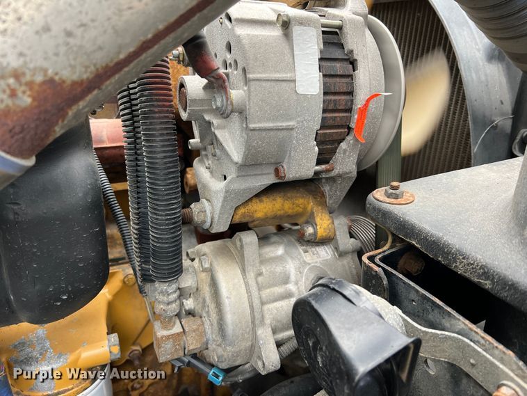 image for item JU9728 2002 Freightliner FL70  utility / service truck