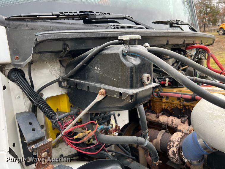 image for item JU9728 2002 Freightliner FL70  utility / service truck