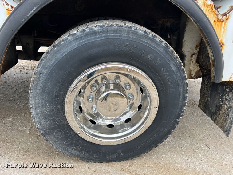 image for item JU9728 2002 Freightliner FL70  utility / service truck