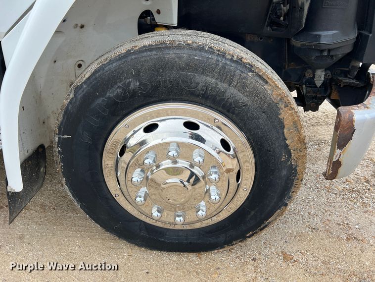 image for item JU9728 2002 Freightliner FL70  utility / service truck