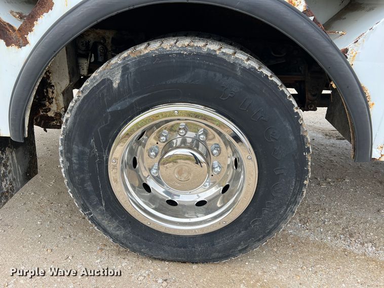 image for item JU9728 2002 Freightliner FL70  utility / service truck