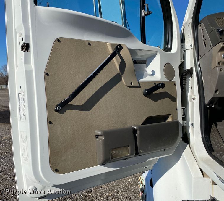 image for item JW9248 2004 Sterling Acterra  utility / service truck