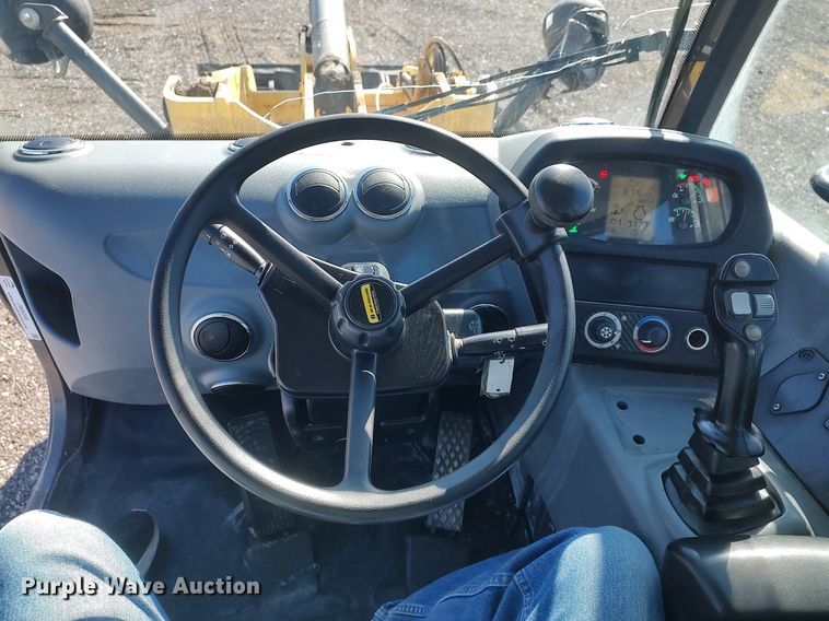 image for item JW9258 2015 New Holland W80C  wheel loader