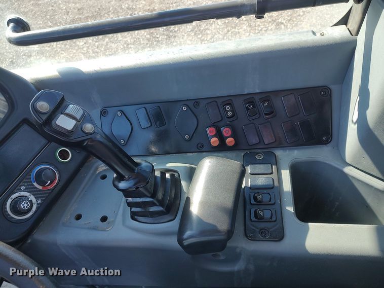 image for item JW9258 2015 New Holland W80C  wheel loader