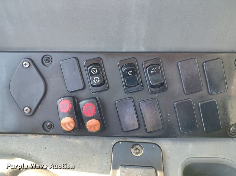 image for item JW9258 2015 New Holland W80C  wheel loader