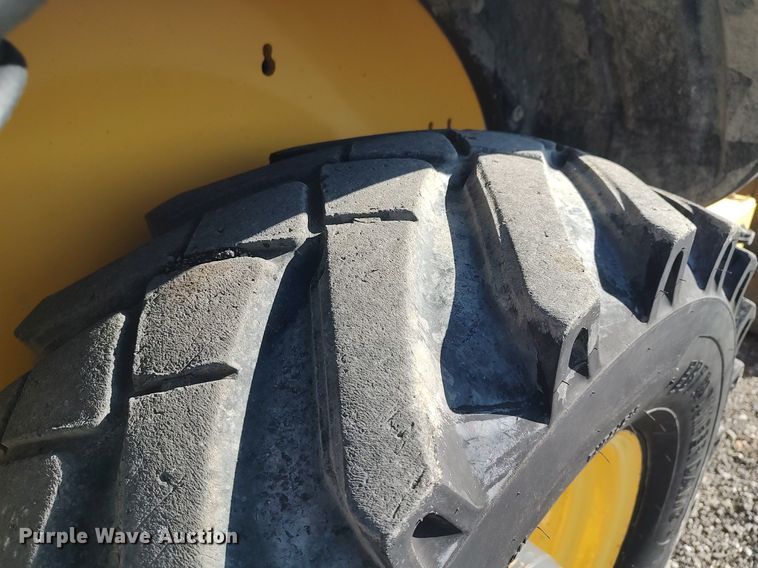 image for item JW9258 2015 New Holland W80C  wheel loader