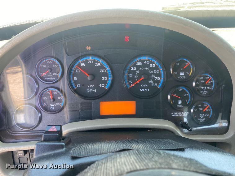 image for item JW9396 2010 International WorkStar 7400  utility / service truck