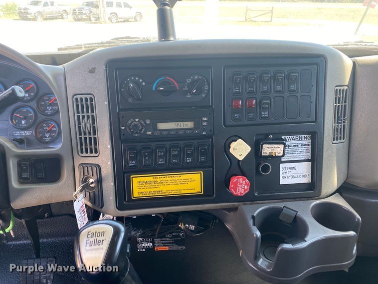 image for item JW9396 2010 International WorkStar 7400  utility / service truck