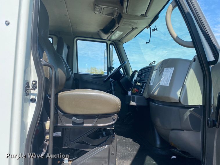 image for item JW9396 2010 International WorkStar 7400  utility / service truck