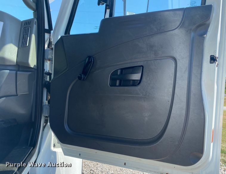 image for item JW9396 2010 International WorkStar 7400  utility / service truck