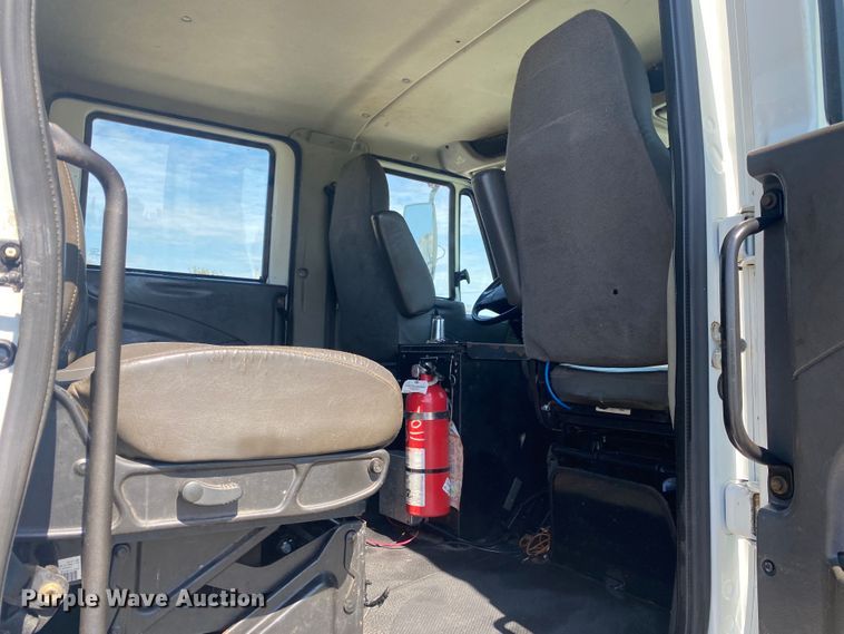 image for item JW9396 2010 International WorkStar 7400  utility / service truck