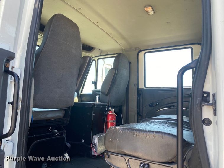 image for item JW9396 2010 International WorkStar 7400  utility / service truck