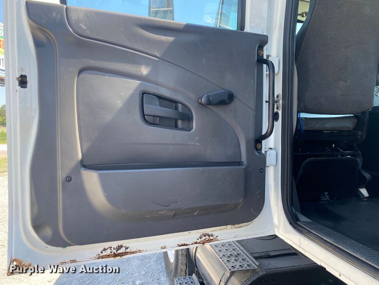 image for item JW9396 2010 International WorkStar 7400  utility / service truck