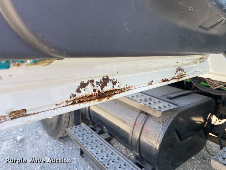 image for item JW9396 2010 International WorkStar 7400  utility / service truck