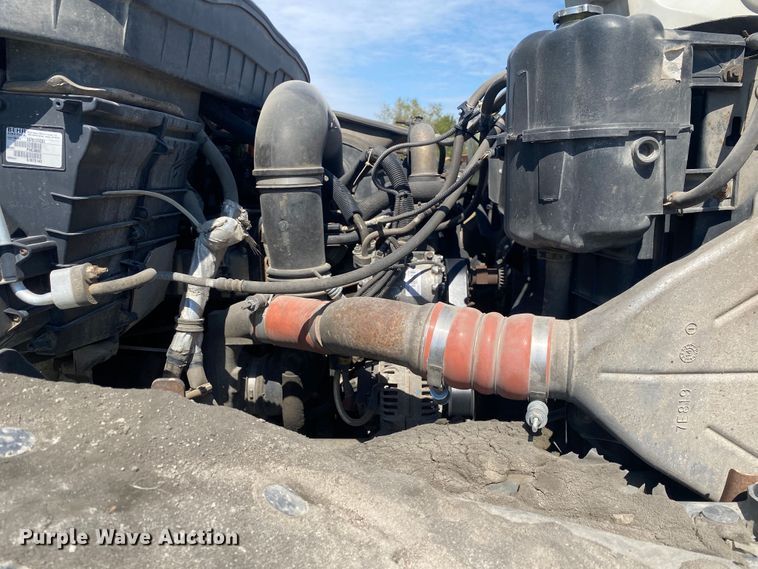 image for item JW9396 2010 International WorkStar 7400  utility / service truck