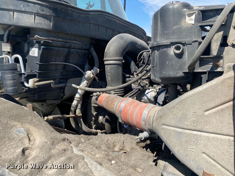 image for item JW9396 2010 International WorkStar 7400  utility / service truck