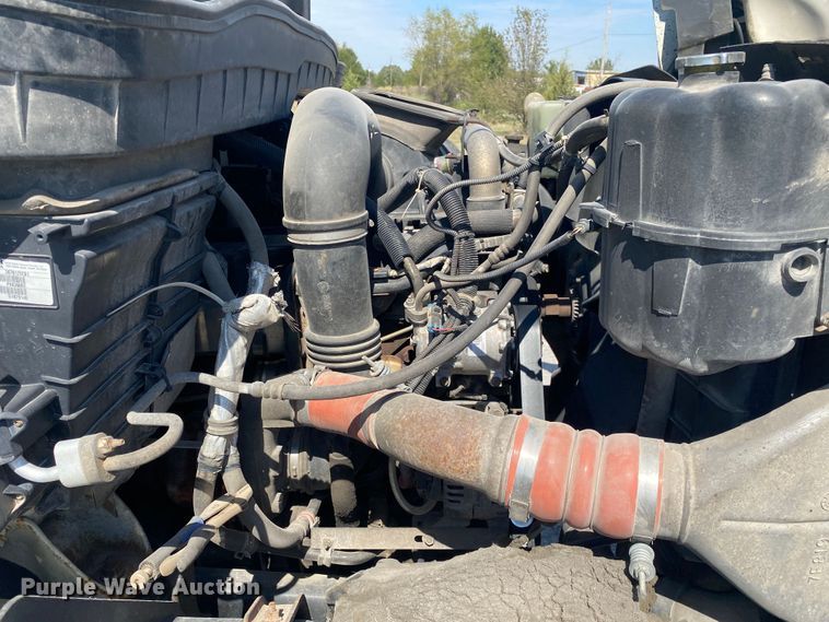 image for item JW9396 2010 International WorkStar 7400  utility / service truck