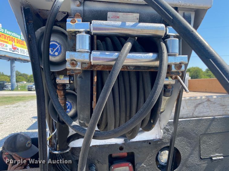 image for item JW9396 2010 International WorkStar 7400  utility / service truck