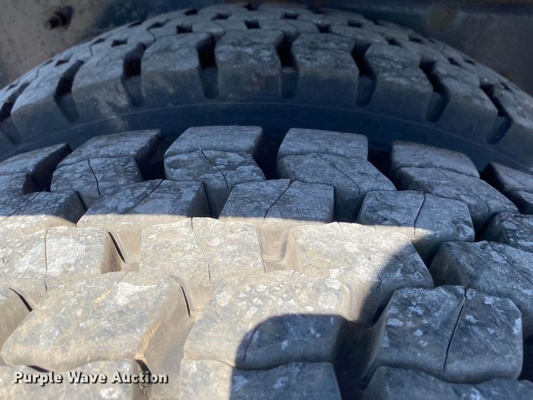 image for item JW9396 2010 International WorkStar 7400  utility / service truck