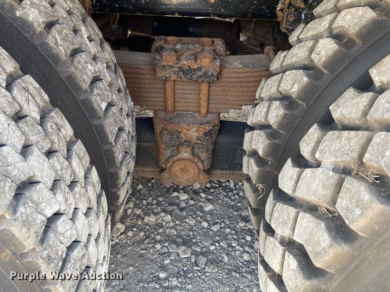 image for item JW9396 2010 International WorkStar 7400  utility / service truck