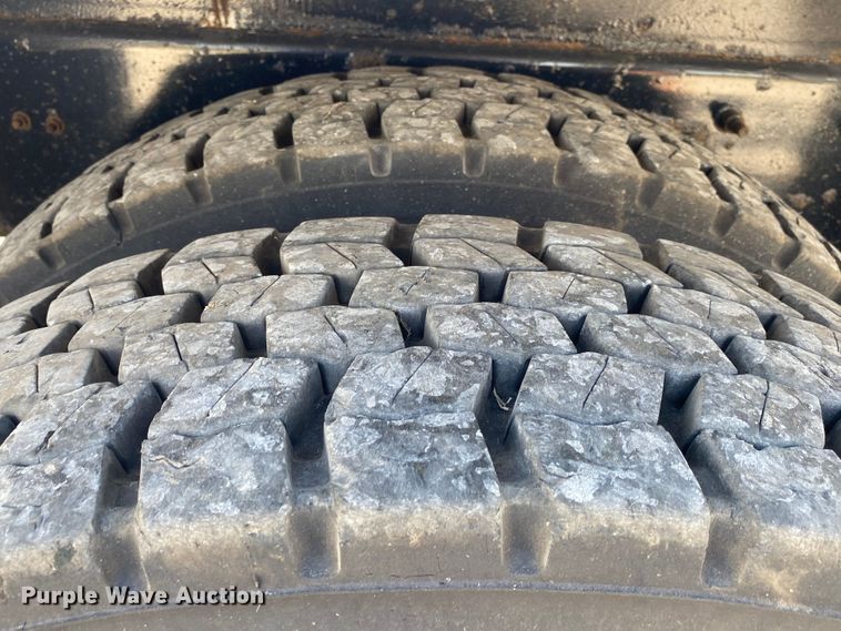 image for item JW9396 2010 International WorkStar 7400  utility / service truck