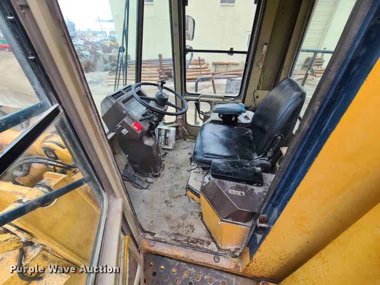 image for item JW9949 1988 Komatsu WA500-1L  wheel loader