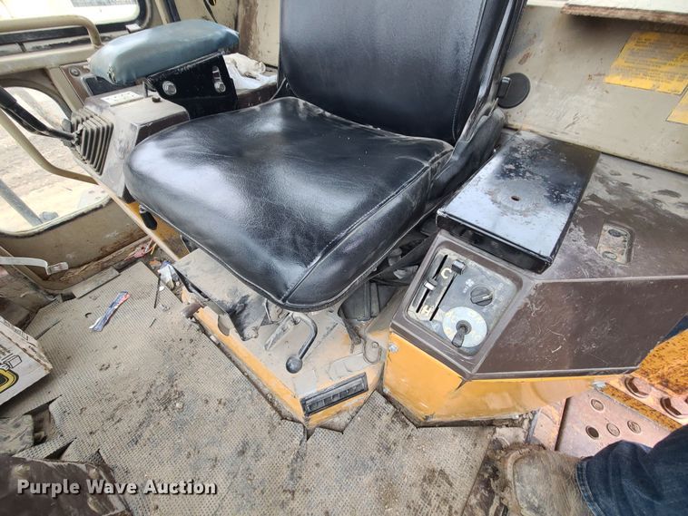 image for item JW9949 1988 Komatsu WA500-1L  wheel loader