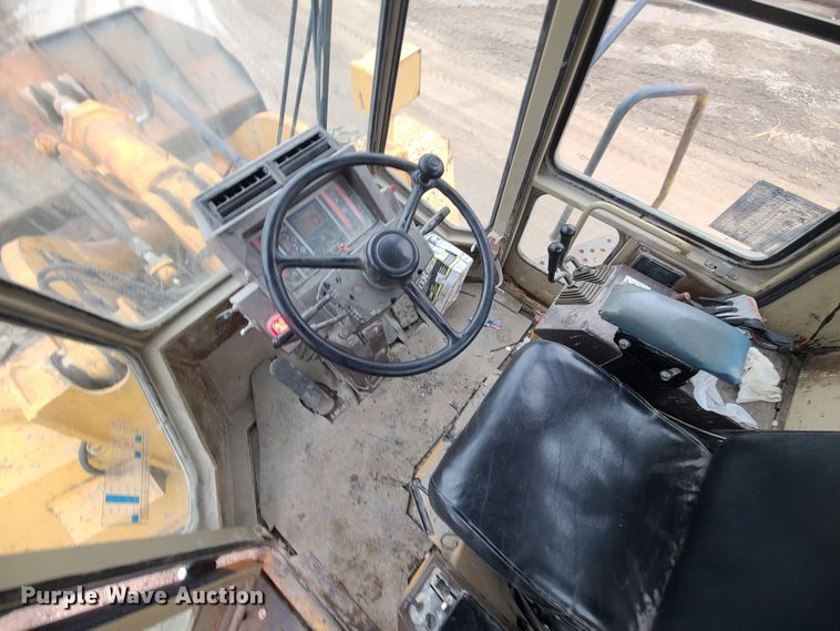 image for item JW9949 1988 Komatsu WA500-1L  wheel loader