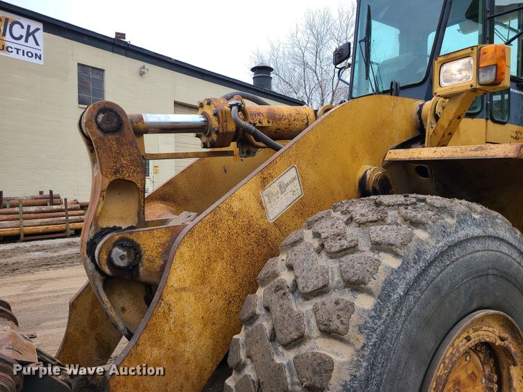 image for item JW9949 1988 Komatsu WA500-1L  wheel loader